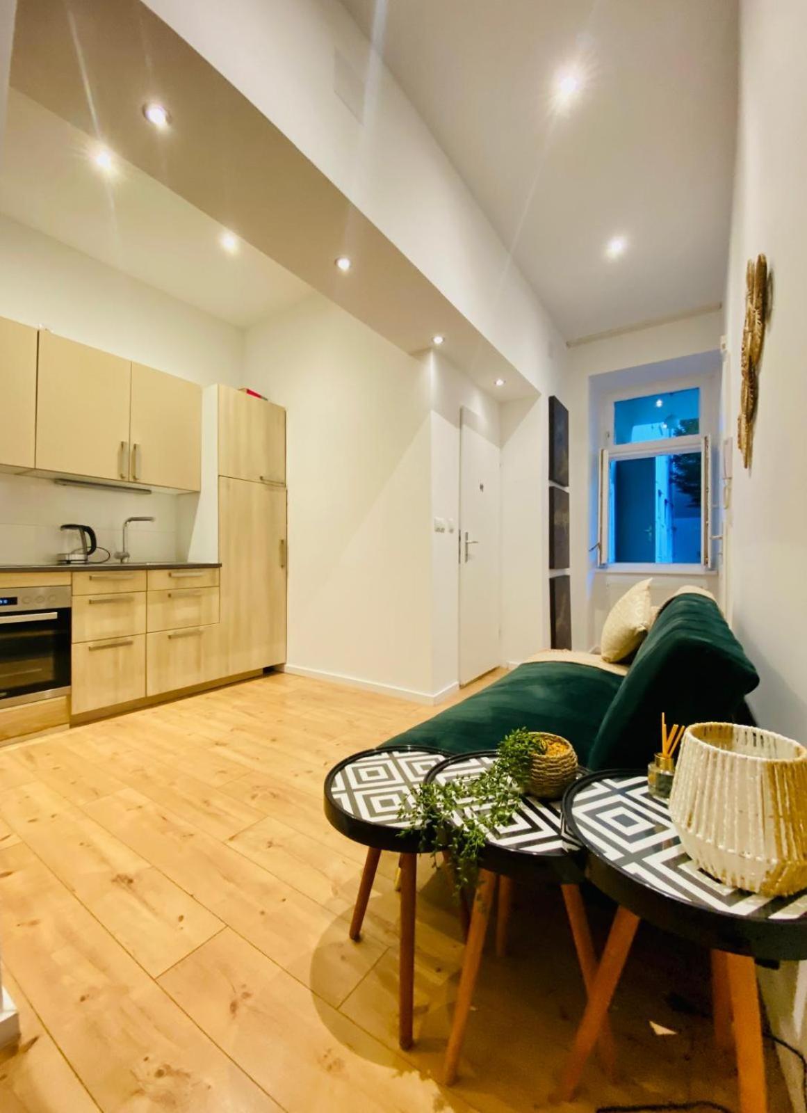 Ottakring Gem Shared 4-br Retreat Breathtaking Views Apartmán Vídeň
