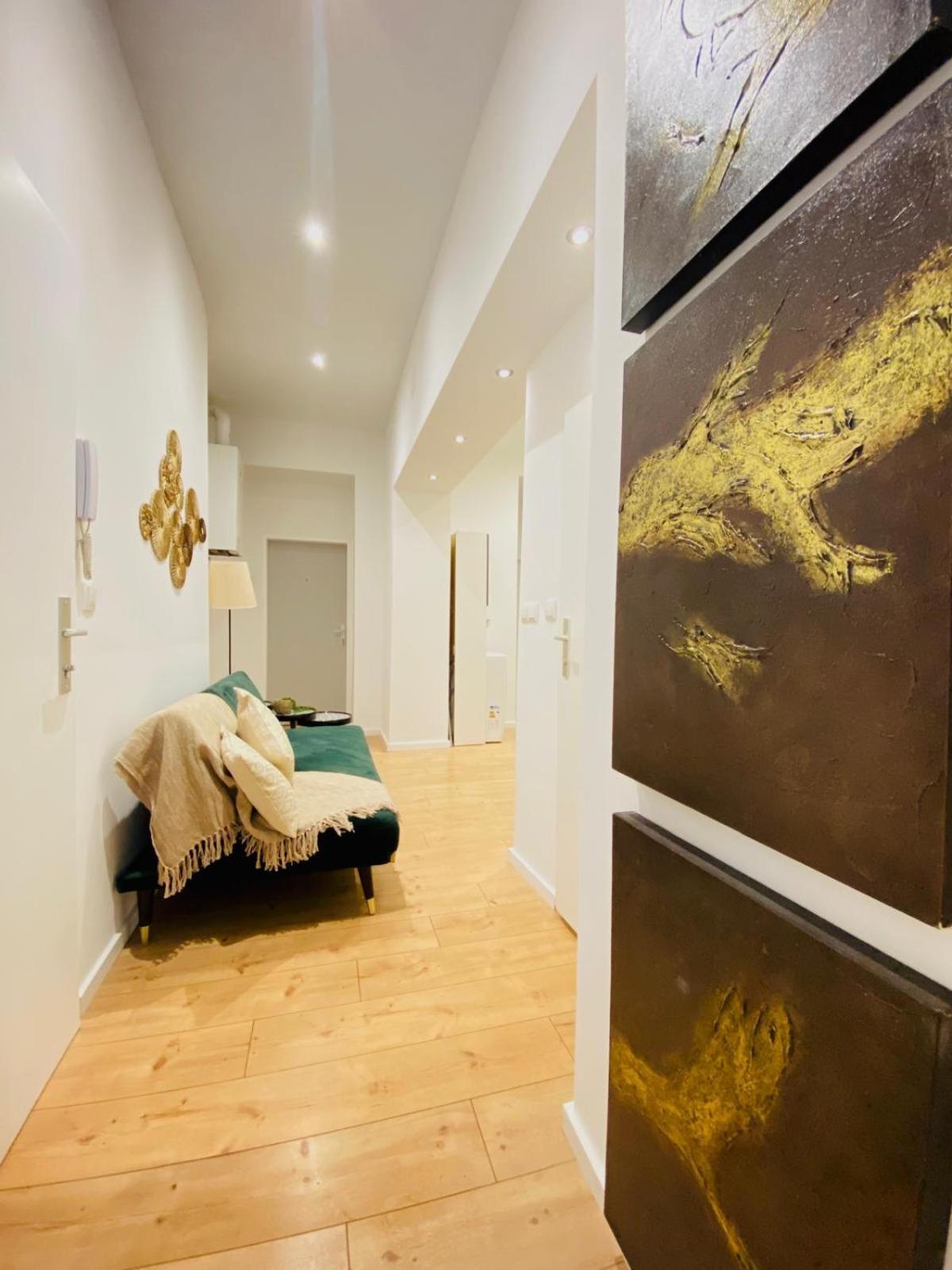 Ottakring Gem Shared 4-br Retreat Breathtaking Views Apartmán *