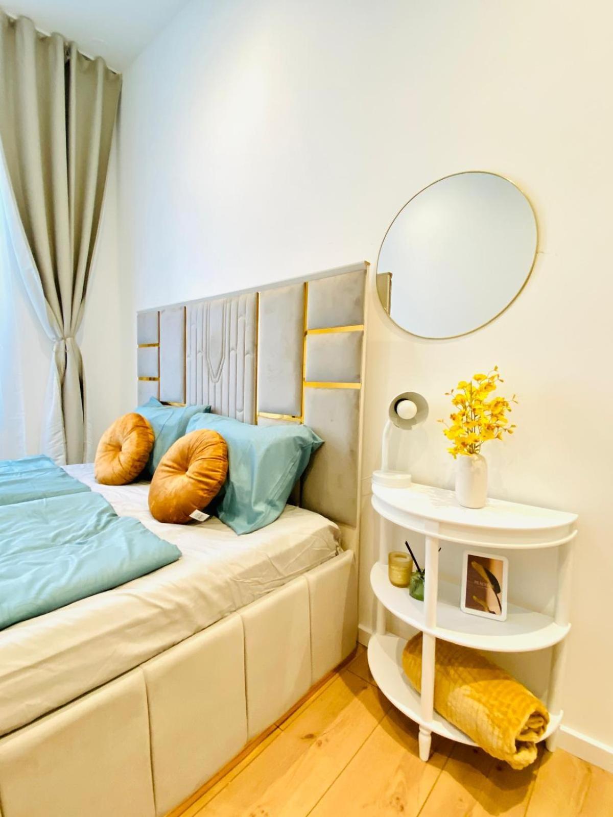 Ottakring Gem Shared 4-br Retreat Breathtaking Views Apartmán Vídeň