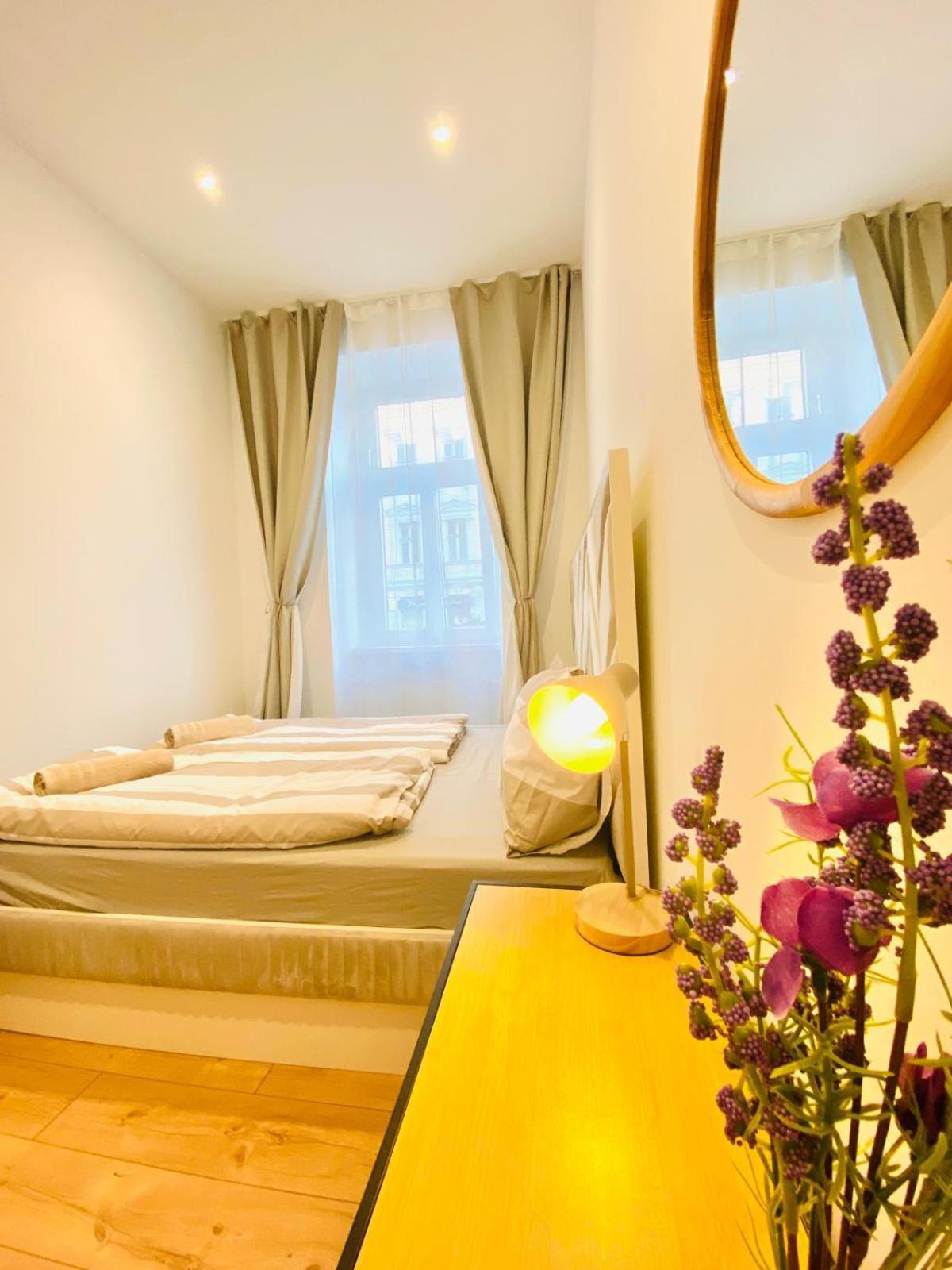 Ottakring Gem Shared 4-br Retreat Breathtaking Views Apartmán Vídeň