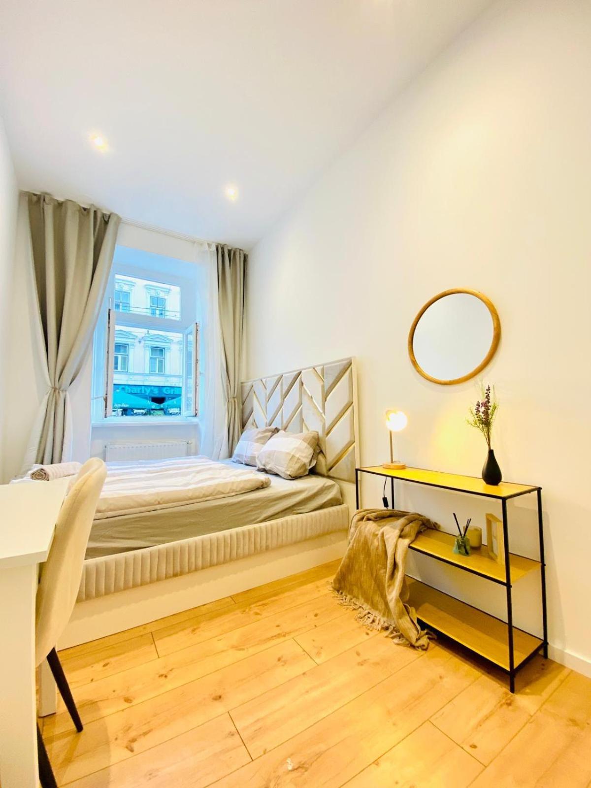 Ottakring Gem Shared 4-br Retreat Breathtaking Views Apartmán *