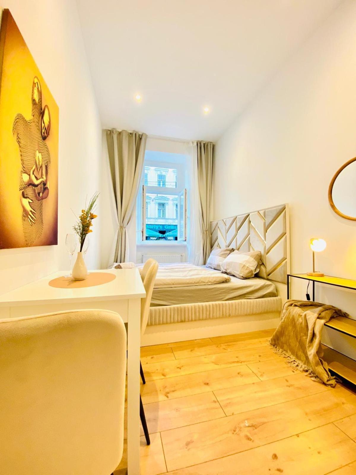 Ottakring Gem Shared 4-br Retreat Breathtaking Views Apartmán *