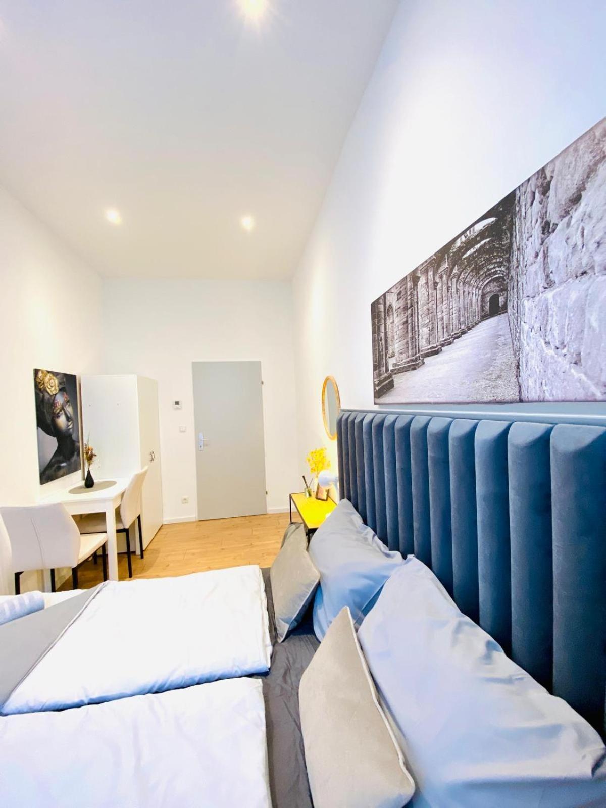 Ottakring Gem Shared 4-br Retreat Breathtaking Views Apartmán *